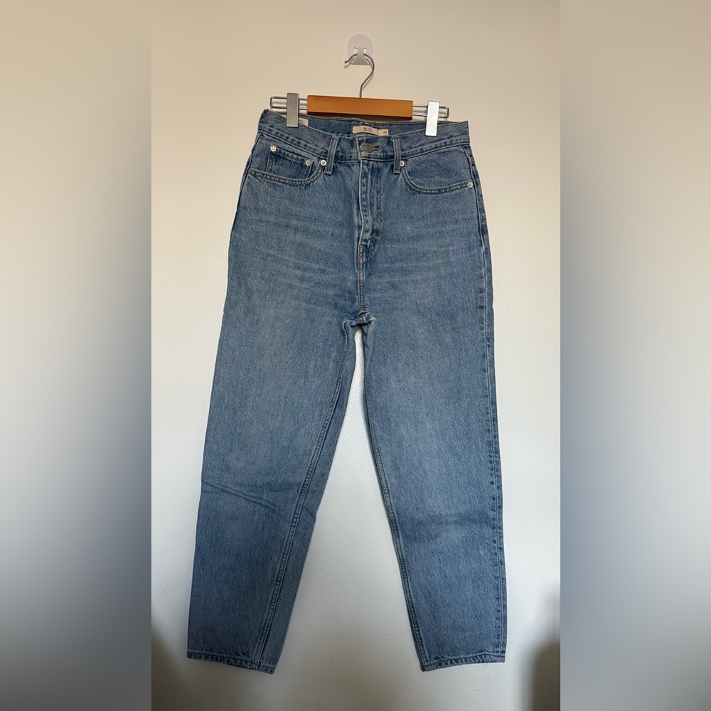 Levi’s Mom Jean Size 28 Womens